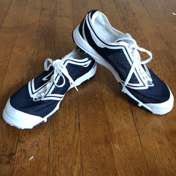 Nike Women’s Navy/White Golf Shoes - Picture 2 of 5